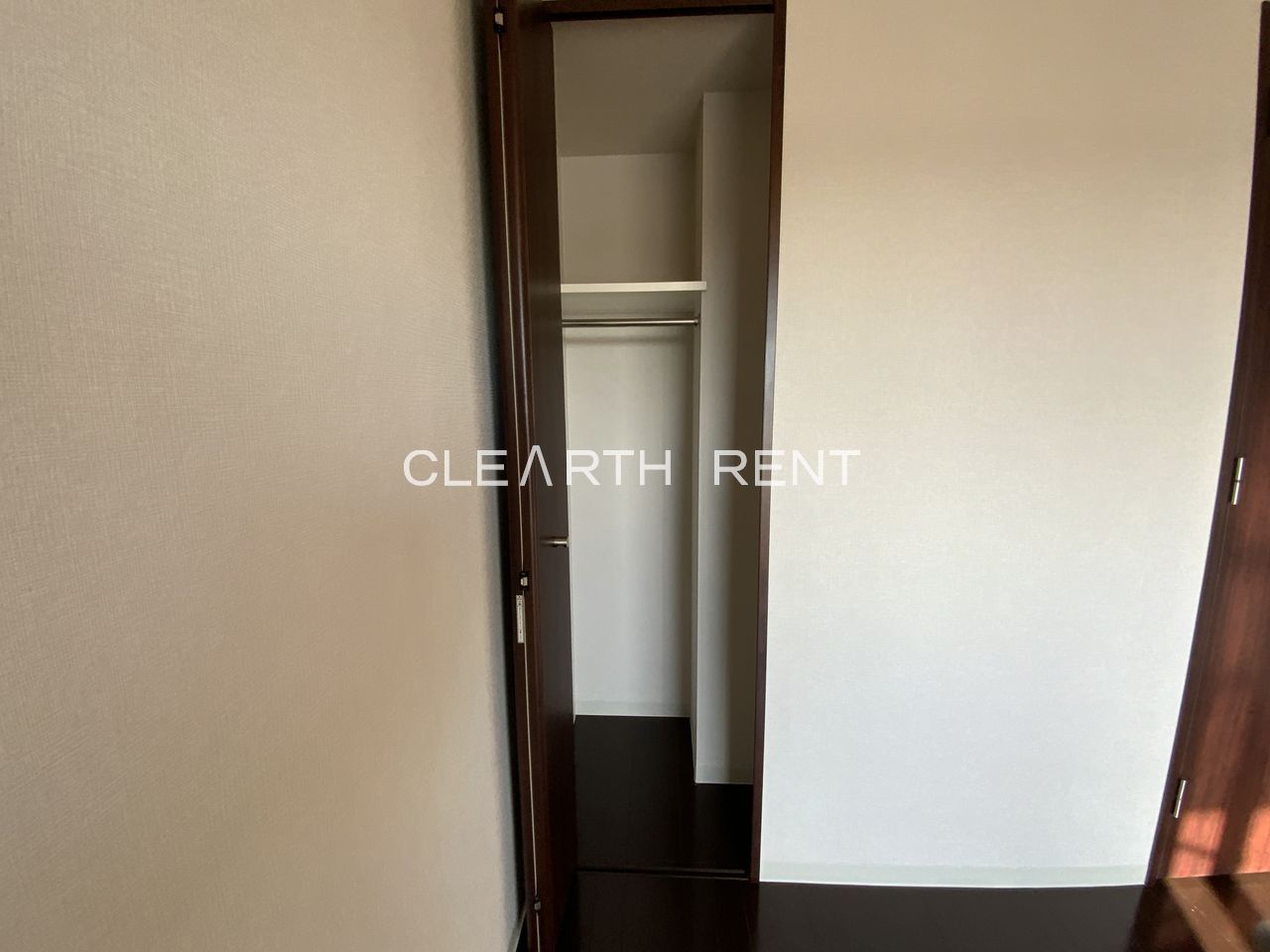 コンシェリアＲ 横濱桜木町10階 ハンガーパイプ付き収納クローゼット