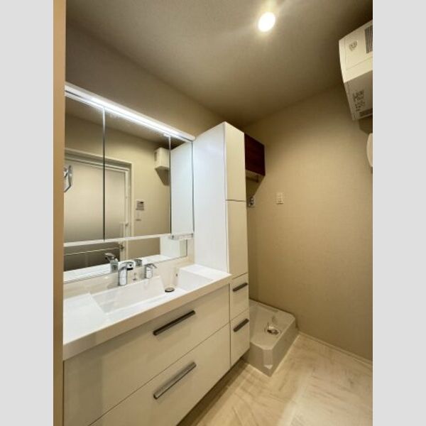 フレジア 女子力向上にはシャンプードレッサーはマストアイテム♪洗濯機はもちろん室内!棚もあります♪