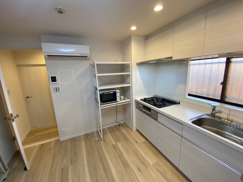 ピラミデ川口 内観