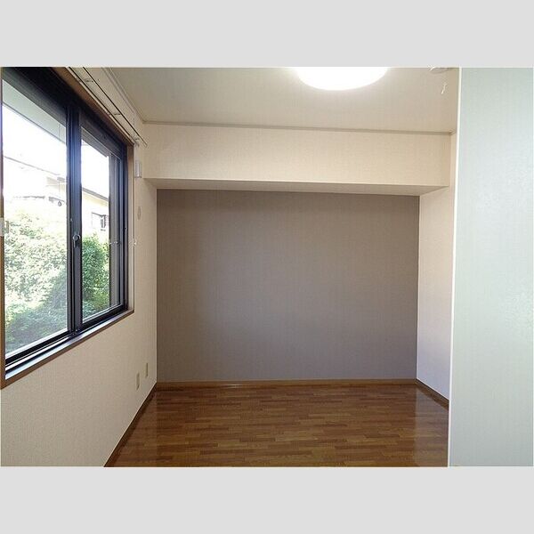 ウェルセッジ請西　Ⅱ102号室 洋室