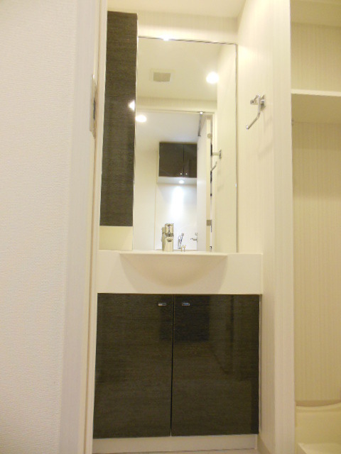 グランド・ガーラ桜木町駅前7階 スタイリッシュな独立洗面台