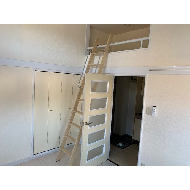 ローズアパートメント泉10番館106号室 リビング