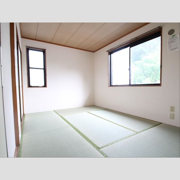 ファミールコート101号室 和室