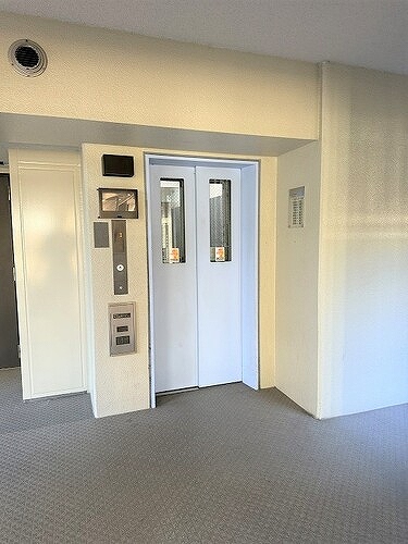 ライオンズマンションセントワーフ横濱11階 エレベーター※2024年03月撮影