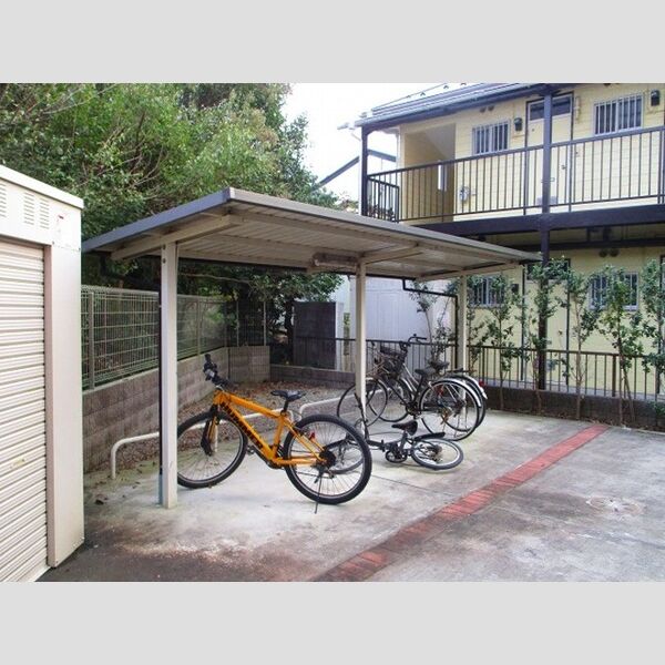 チェルニー 駐輪場