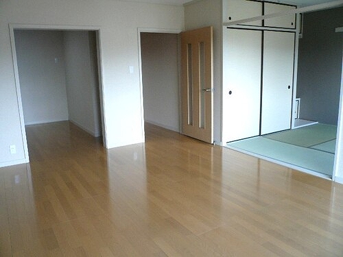 テレパレス日限山3階 リビングダイニング　※2016年5月撮影