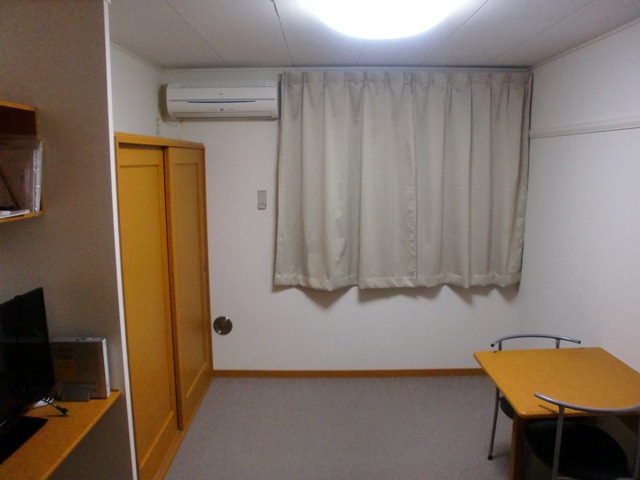 レオパレスハウゼブリューヘン209号室 リビング