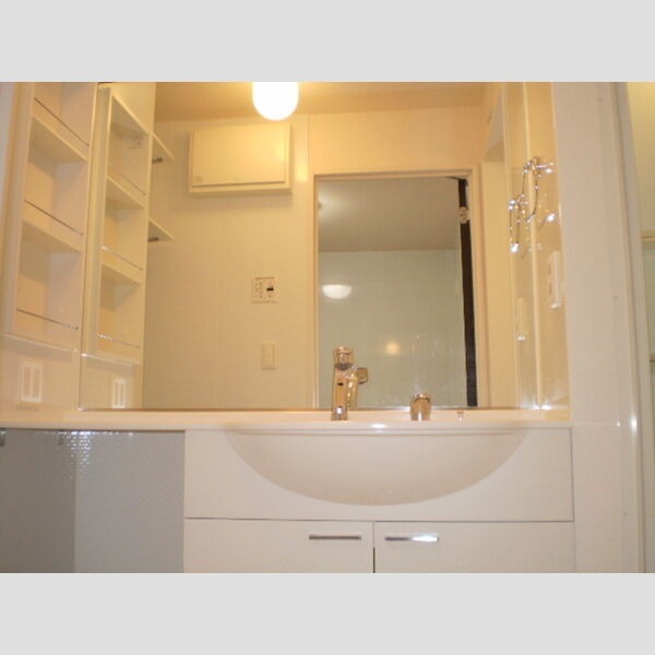 ユーハウス 洗髪洗面化粧台