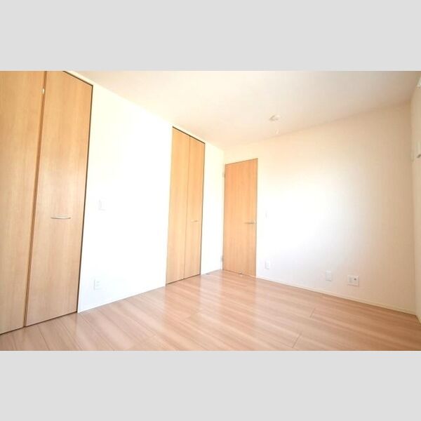 フルールベルテ二番館201号室 6帖洋室