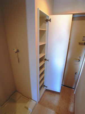 リブリ・パルテール 玄関