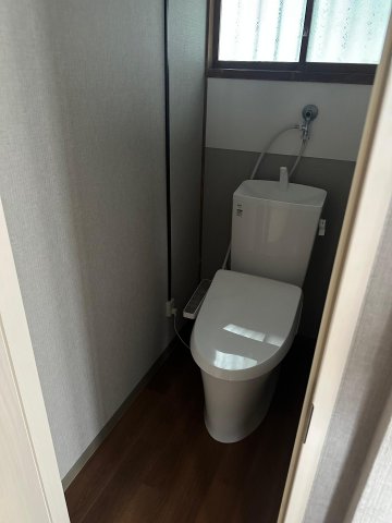 荒幡　リノベ　レトロ戸建 トイレ