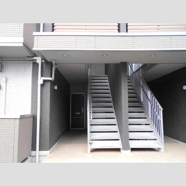 フローレンス　Ⅱ 一階階段入り口