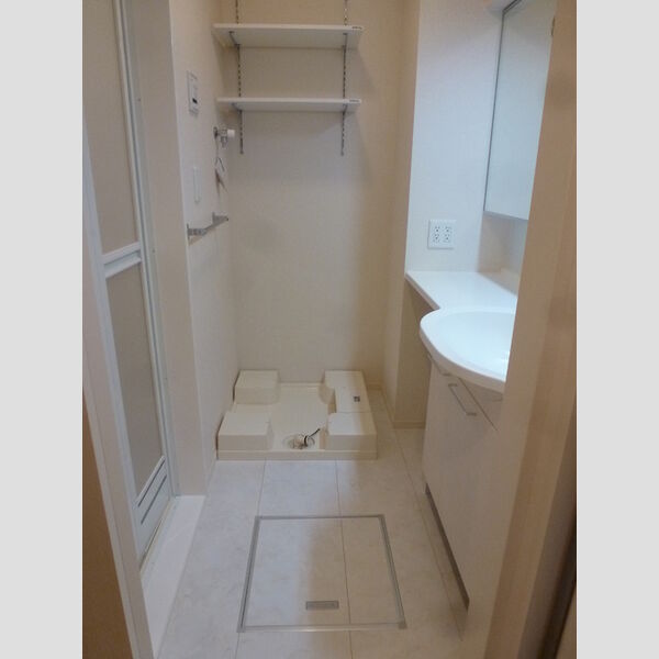 リヴェールⅡ 室内洗濯機置場 (上部棚)