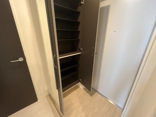 ディアパレス宮の前403号室 玄関