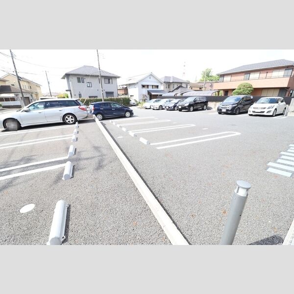 R.ザウバー 駐車場