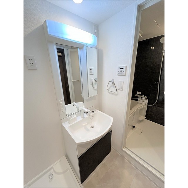 SOLASIA residence南大塚0401号室 内観