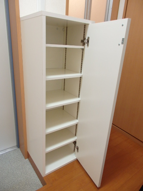 ルネス シューズボックス。高さ調整できますよ。