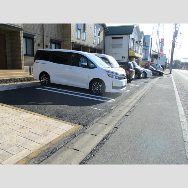 ラ・ヴィーユ 駐車場