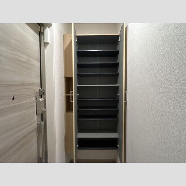 セレスティア西綾瀬 シューズボックス