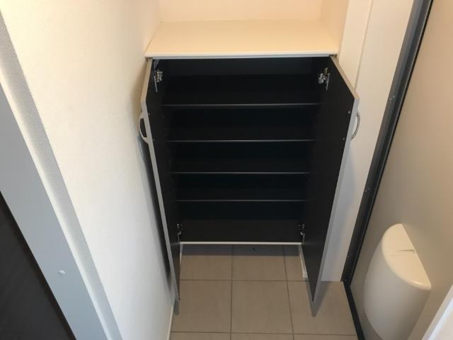 クレストⅤ106号室 玄関