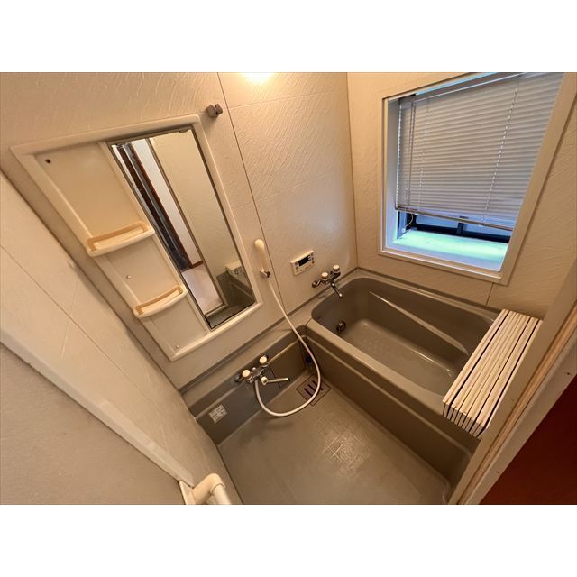 保谷町6丁目戸建A号室 窓・追焚機能付き浴室