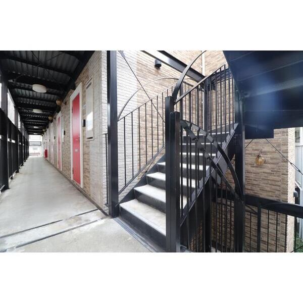 ルミエール大口106号室 エントランス