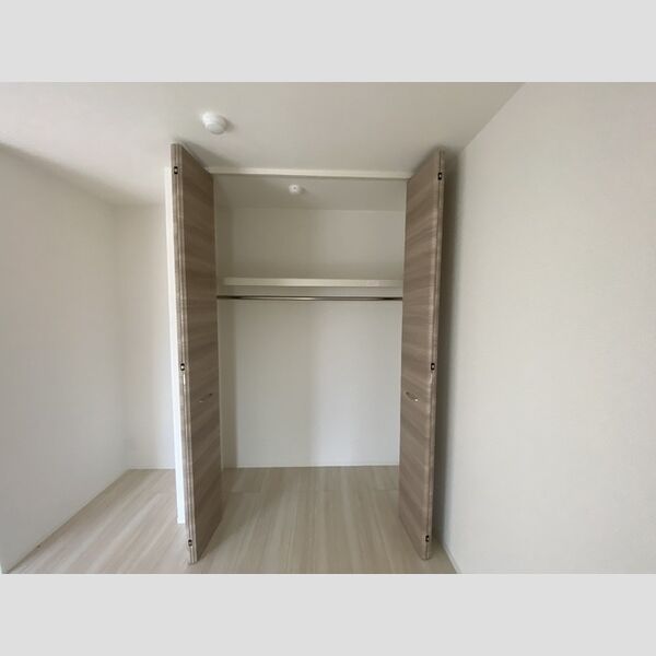 セレスティア南烏山 305号室　クローゼット