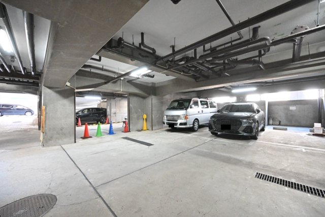 ライオンズステーションプラザ半蔵門8階 駐車場