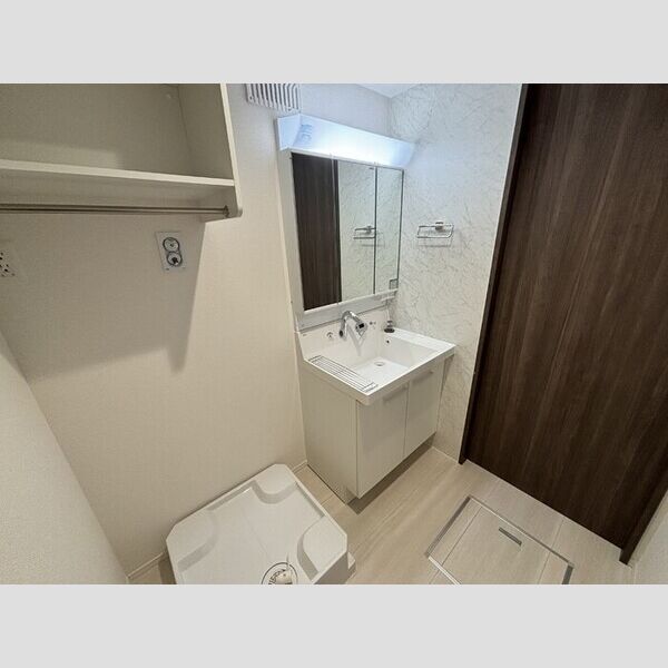 D’Bless上大岡 洗髪洗面化粧台、室内洗濯機置き場