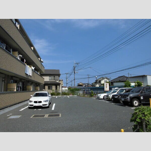 ハイツバンビス 駐車場