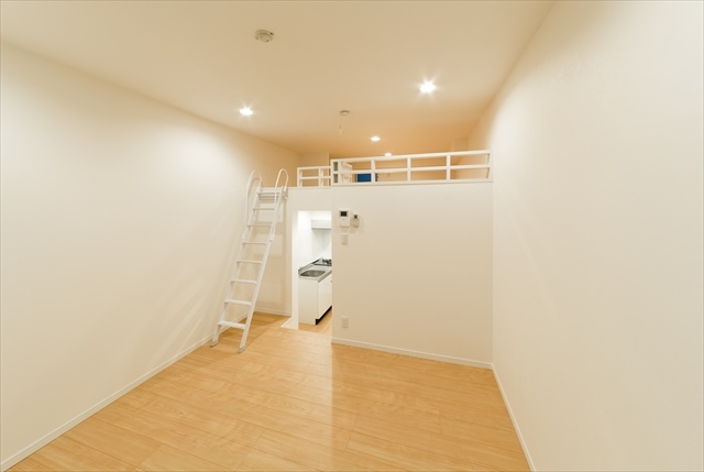 ｃａｓａ　ｖｅｃｃｈｉａ　1階 ロフト付きデザイナーズ