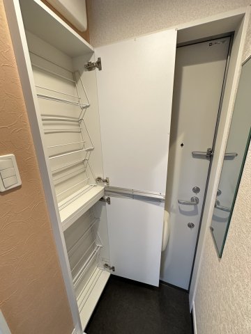 ユナイト和田町スワロフスキー103号室 収納