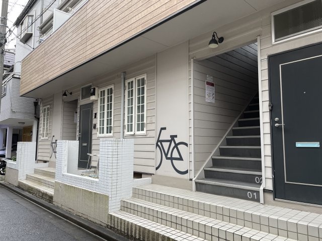 OWN APARTMENT 一之江102号室 エントランス