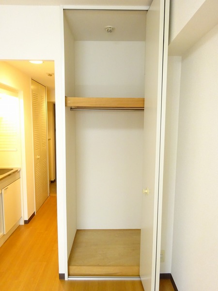 日神パレステージ伊勢佐木南 収納