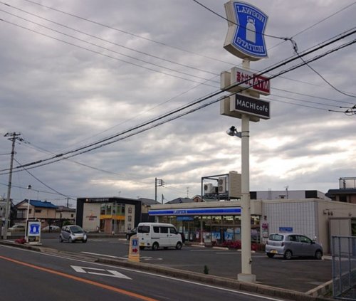 東鎌ケ谷3丁目戸建 【コンビニエンスストア】ローソン 東鎌ケ谷一丁目店まで808ｍ