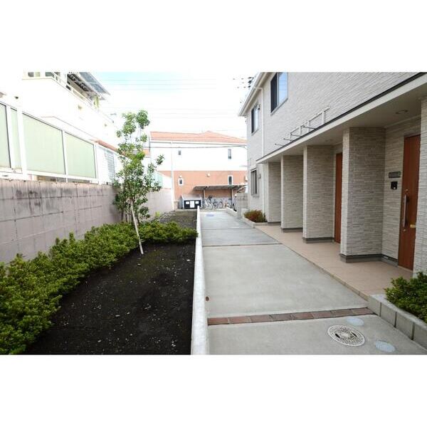 メゾン・コンフォール202号室 エントランス