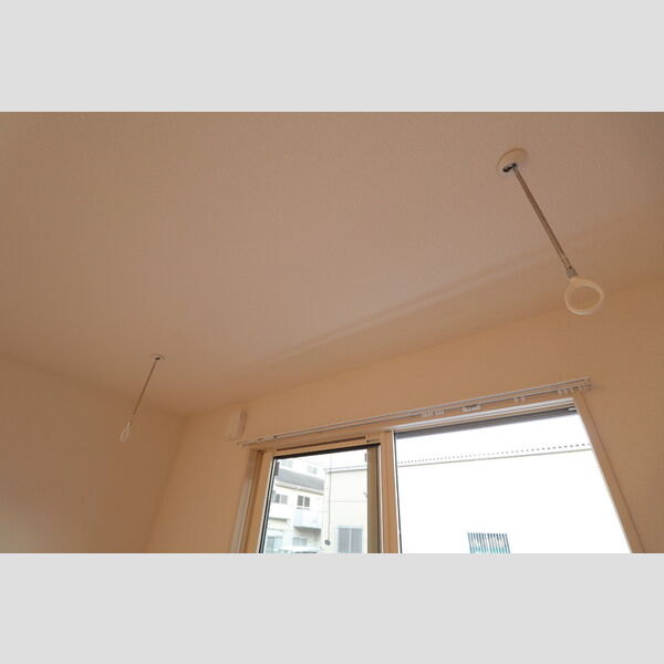 ア　レーズ101号室 室内物干