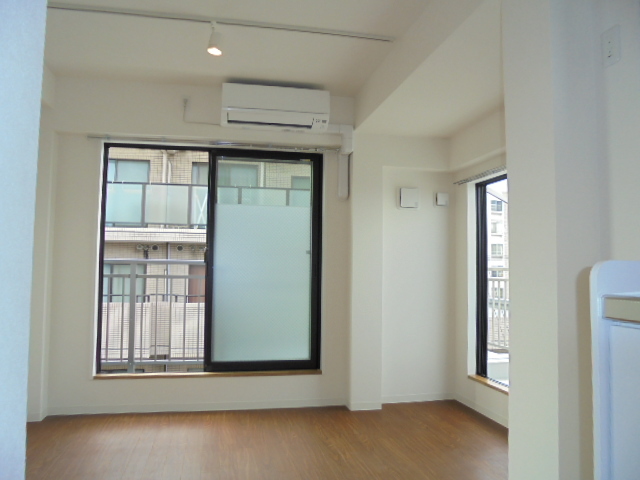 Ｗｅｓｔ　Ｆ．Ｙ． リビング