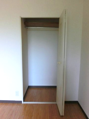 山手台パストラル 洋室２　収納　※別号室の参考写真です(現況優先・仕様違いの場合あり)