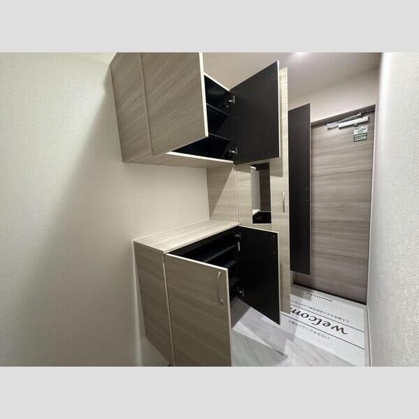 セレスティア扇Ⅲ203号室 シューズボックス