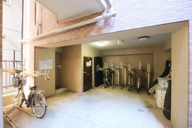エスコート芝公園3階 駐輪場