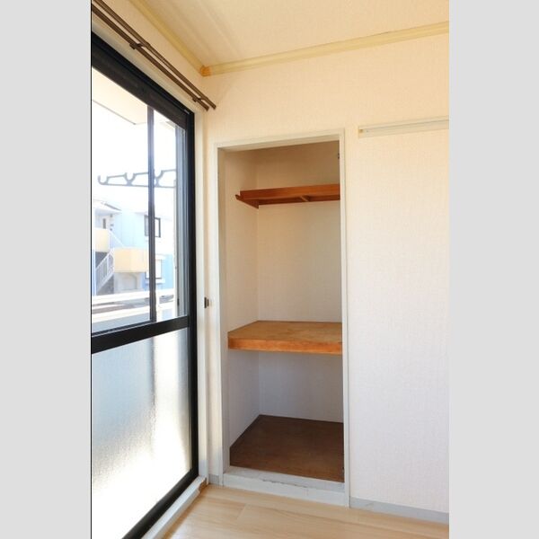 パールハイツ米村26101号室 収納