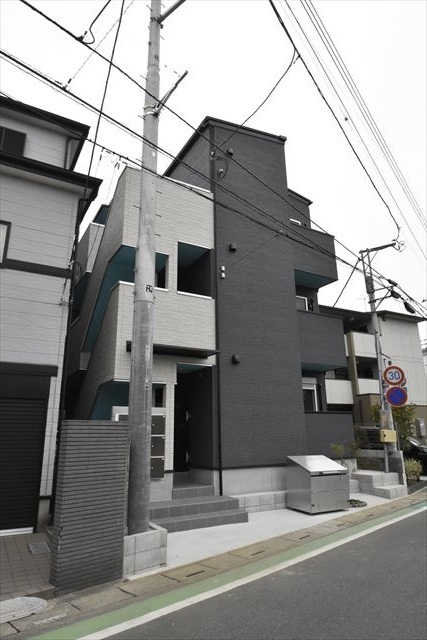 ＣＲＡＳＴＩＮＥ土呂1階 敷地内ごみ置き場　デザイナーズ