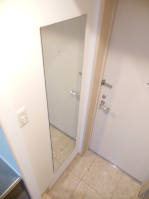 ガラ・シティ横浜西口 姿見鏡