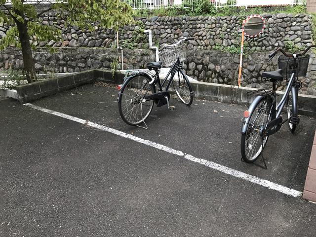 プリエールスピカ2階 駐輪場