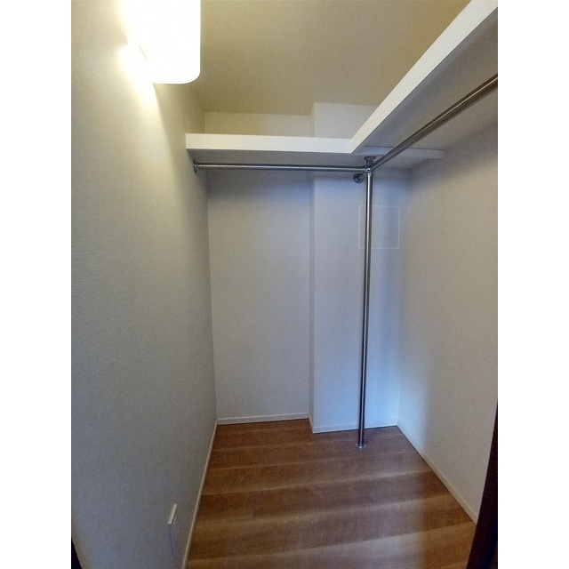 ザ・パークハウス国分寺プレイス 洋室①WIC　2025年12月撮影