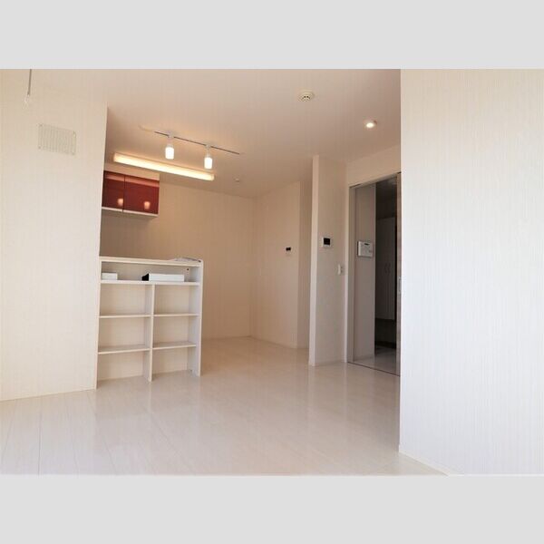 オリーブ302号室 リビング(別角度)