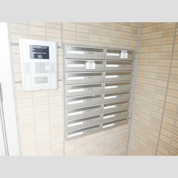 ガーデンヒルズ オートロックと集合ポスト