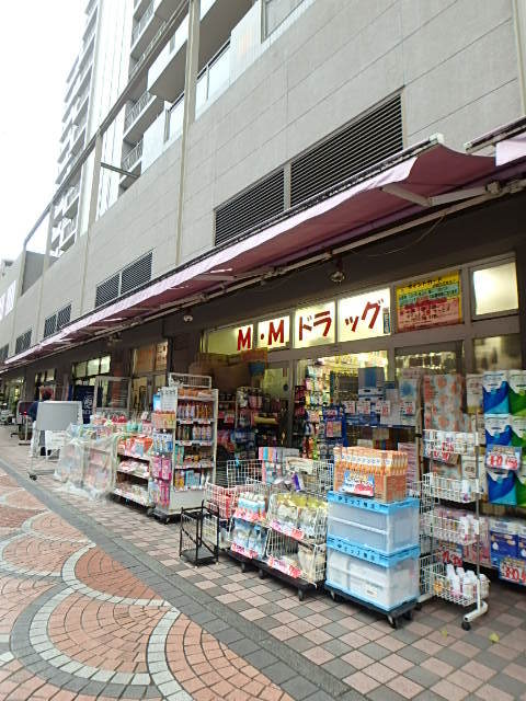 グランド・ガーラ横浜伊勢佐木町2階 Ｍ・Ｍドラッグ…約１４４ｍ