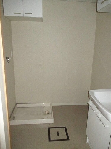 テレパレス日限山1階 室内洗濯機置場　※2019年6月撮影